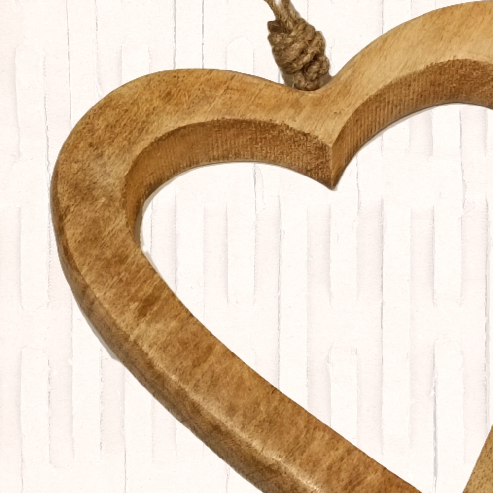 Herz-/Deko-Anhänger „Tirana“ in Herzform (2tlg.) aus Mangoholz – Bild 2